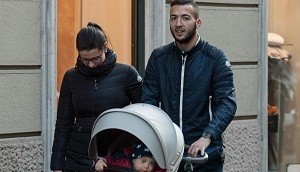 Omar el Kaddouri e famiglia shopping e pranzo a Milano
